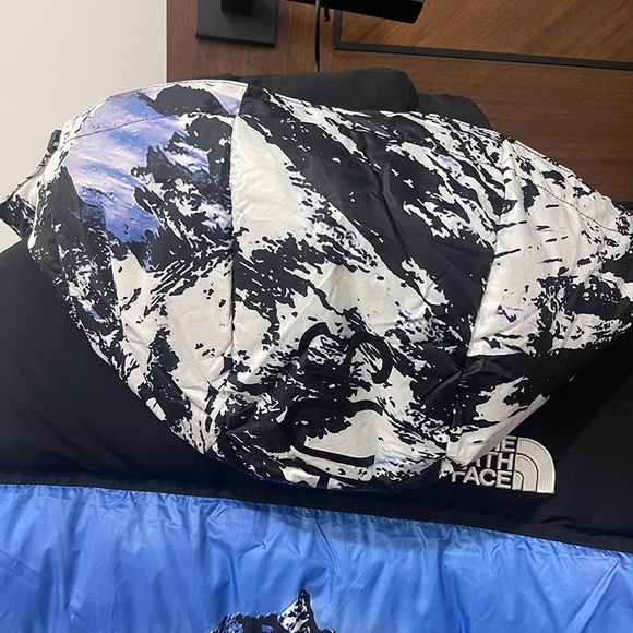 The North Face Black and Blue Puffer Jacket - Picture 8 of 15